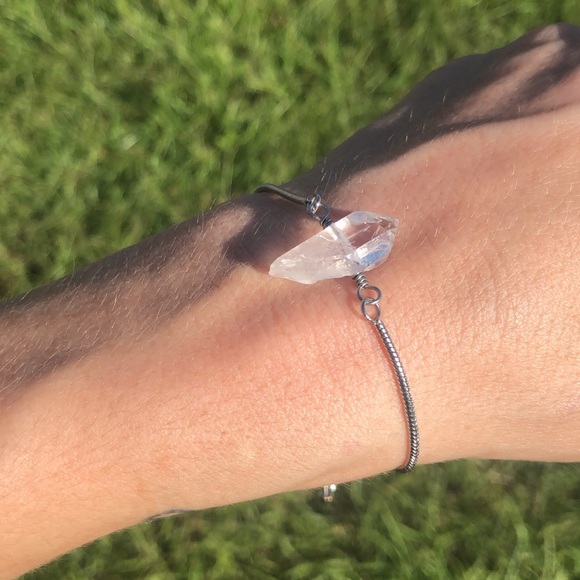 Fine Crystal Clear Quartz 🔴 - Picture 3 of 4